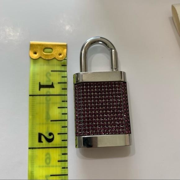 Swarovski Active Crystals USB Lock Amethyst 8 GB - Picture 13 of 15